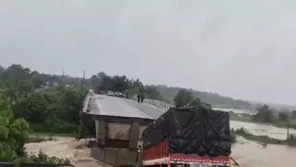 खूंटी में टूटा पूल, मुख्य मार्ग अवरूद्ध।


खूंटी से तोरपा सिमडेगा जाने वाली  मुख्य मार्ग अंतर्गत आगराबाड़ी बिचना के पास