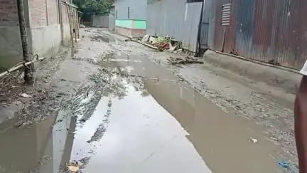 শীতলকুচি: কাটুয়ারপাড় থেকে মাদ্রাসা পর্যন্ত ২ কিলোমিটার রাস্তার বেহাল দশা সংস্কারের দাবি এলাকাবাসীর #jansamasya