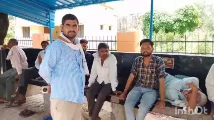 मैनपुरी: दन्नाहार क्षेत्र में दावत खाने जा रहे बाइक सवारों को अज्ञात वाहन ने मारी टक्कर, 1 की मौत और 2 लोग घायल