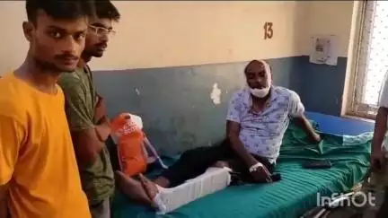 बांदा: स्वराज कालोनी ओवरब्रिज की रेलिंग से टकराया बाइक सवार SDM का अर्दली, गंभीर हालत में जिला अस्पताल में भर्ती