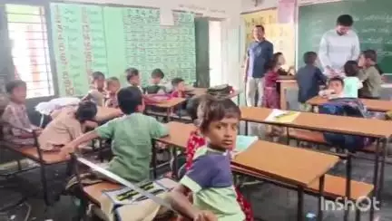 అశ్వారావుపేట: చండ్రుగొండ మండలం వెంకటాయ తండా గ్రామంలో ఒకే గదిలో రెండు తరగతులు, పాఠాలు అర్థం కావట్లేదు అంటున్న విద్యార్థులు  #localissue