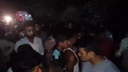 ब्यावरा: ब्यावरा के खुरी गांव में बिजली कटौती से नाराज़ ग्रामीणों ने नेशनल हाईवे पर किया चक्का जाम
