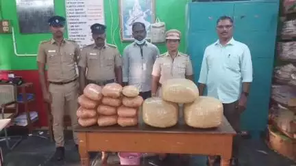 திருப்பத்தூர்: ஜோலார்பேட்டை ரயில் நிலையம் வந்த ரயிலில் கேட்பாரற்று கிடந்த பைக்குள் 35 கிலோ கஞ்சா
