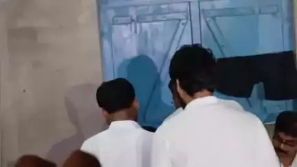 কালীগঞ্জ: কালিগঞ্জ বিধানসভা উপনির্বাচনে  বিজেপি প্রার্থীকে ভোটকেন্দ্রে বসতে না দেওয়ার চাঞ্চল্যকর অভিযোগ শাসকদলের বিরুদ্ধে