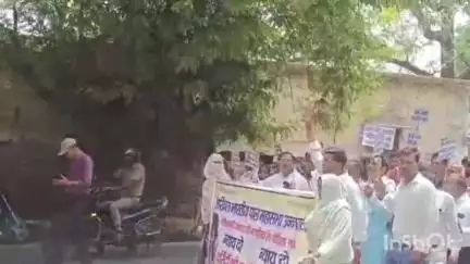 उन्नाव: अखिल भारतीय पाल महासभा द्वारा कौशांबी जनपद की नाबालिक रेप पीड़िता के न्याय के लिए महिलाओं ने उठाई आवाज