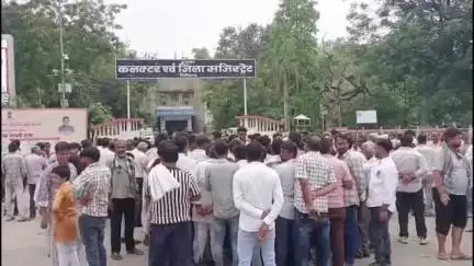 चित्तौड़गढ़: अफीम किसानों ने जिला कलेक्ट्रेट कार्यालय पर किया जोरदार प्रदर्शन, उठाई विभिन्न मांगें #jansamasya