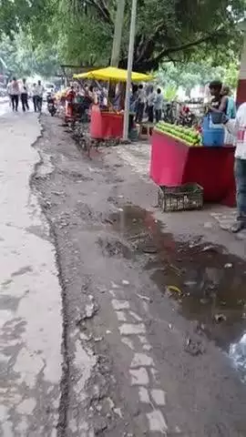 देवरिया के कचहरी का ये हाल है तो गांव मुहल्ले का क्या हाल होगा कल्पना करिए..