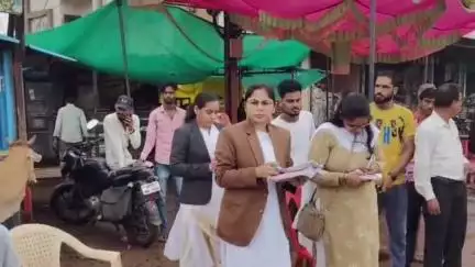 अशोक नगर: बस स्टैंड और विद्युत विभाग के सामने मोबाइल कोर्ट, 21 वाहनों पर ₹12200 का जुर्माना