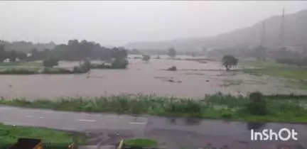 सुधागड: सुधागड पाली येथील आंबा नदीला पूर, खोपोली व वाकण कडून पालीला जाणारी वाहतूक बंद, नागरीकांचा खोळंबा