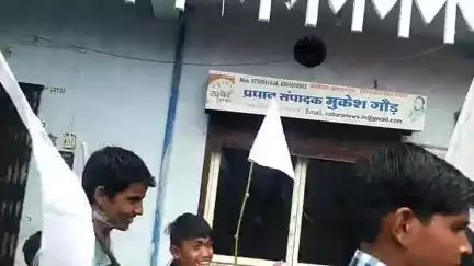 कोलारस: कोलारस मैं कबीर मंदिर से प्रारंभ होकर चल समारोह कोली मोहल्ला पहुंचेगी वहां से गौड मोहल्ले होते हुए सदर बाजार होते हुए ।