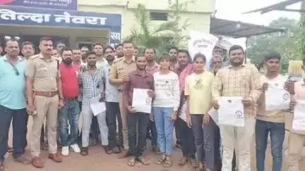 तिल्दा: नेवरा थाना में पुलिस मितान टीम को दिए गए टी-शर्ट