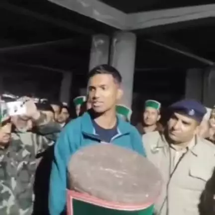 कल्पा: किन्नौर के रारंग गाँव में अध्यापक मृत्यु मामले में ग्रामीणों ने देर रात एसपी किन्नौर से की मुलाकात, वीडियो हुआ वायरल