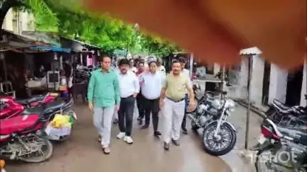 एटा: कौशांबी में हुई दुष्कर्म की घटना के मामले में ब्राह्मण समाज ने कलेक्टर पहुंचकर ASDM को सौंपा ज्ञापन