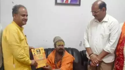 प्रतापगढ़: श्रावण कुंभ महोत्सव के निमित्त धोलागढ़ पीठाधीश्वर का सर्किट हाउस में राजस्व मंत्री हेमंत मीणा ने किया स्वागत