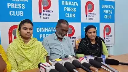 দিনহাটা ১: এক ব্যক্তিকে বাবা বানিয়ে ভুয়ো রেশন কার্ড বানিয়ে রেশন তোলার অভিযোগ, দিনহাটা প্রেস ক্লাবে সাংবাদিক বৈঠক
