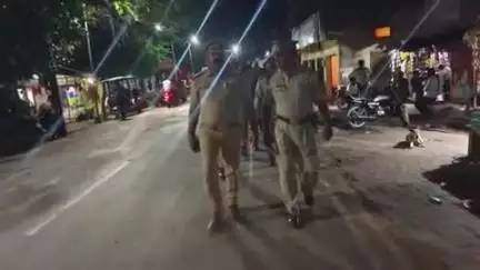 हमीरपुर: शांति और कानून व्यवस्था कायम रखने के लिए पुलिस का पदल मार्च