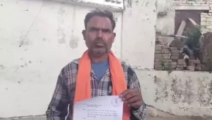 पन्ना: विमतहा गांव निवासी ने
 सरपंच बनते ही पत्नी ने बदला रंग! पति ने साजिश, फर्जीवाड़ा और हत्या की धमकी देने का लगाया आरोप।