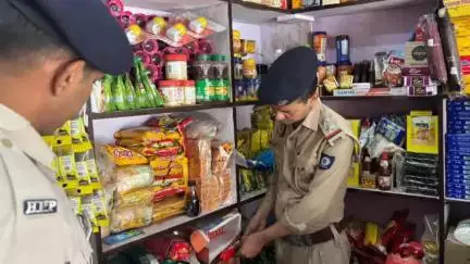 निचार: किन्नौर के कटगांव व भावानगर में पुलिस कर्मियों ने दुकानों में तम्बाकू उत्पादों की की जाँच