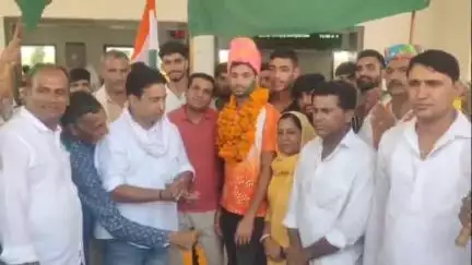 राजगढ़: बींजावास के आशीष पूनिया ने उज्बेकिस्तान में प्रतियोगिता में जीता कांस्य पदक, खिलाड़ी का भव्य स्वागत किया गया