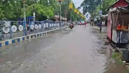 দিনহাটা ১: বৃষ্টিতে জলমগ্ন দিনহাটা শহরের সংহতি ময়দান সংলগ্ন দিনহাটা কোচবিহার রাজ্য সড়ক  #jansamasya