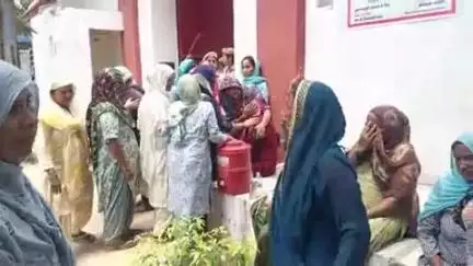 पंचकूला: रायपुर रानी पुलिस थाने में मृतक के परिजनों का प्रदर्शन, न्याय की मांग, रो-रो कर हुआ बुरा हाल