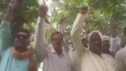 गोटेगांव: खाद की उपलब्धता करवाने,कालाबाजारी रोकने ब्लॉक कांग्रेस कमेटी ने CM के नाम SDM को सौपा कलेक्ट्रेट में ज्ञापन#jansamasya