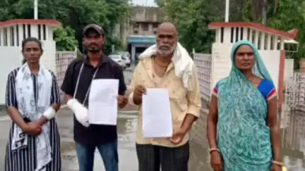चित्तौड़गढ़: कल्याण पूरा में जानलेवा हमले के आरोपियों की गिरफ्तारी की मांग को लेकर कलेक्ट्रेट पर दिया ज्ञापन