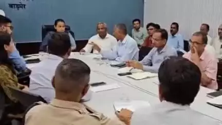 बाड़मेर: बाड़मेर जिला कलेक्टर परिसर स्थित अटल सेवा केंद्र में जिला स्तरीय जनसुनवाई का आयोजन हुआ