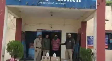 नंदप्रयाग: पोखरी थाना पुलिस ने पकड़ा अवैध शराब का तस्कर, वाहन से ले जा रहा था बड़ी खेप