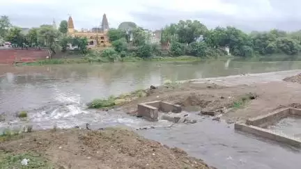 मंदसौर: शिवना नदी में मिलने लगा गंदा नाले का पानी, लोगों ने लगाया भ्रष्टाचार का आरोप