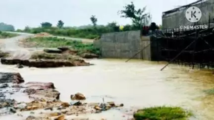 खूंटी: तेज बारिश से हेसेल और पेलोल गांव के पास बना अस्थायी डायवर्सन बहा