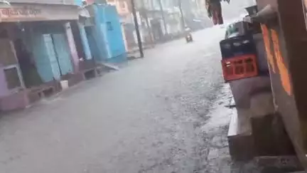 मंदसौर: झमाझम बारिश से नयापुरा शुक्ला चौक क्षेत्र में जलभराव, दुकानों में घुसा पानी