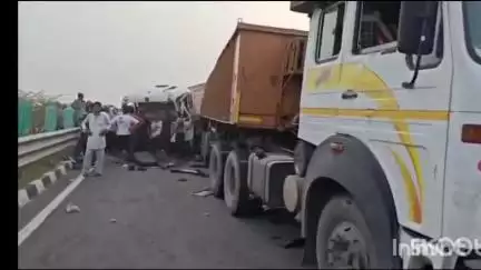 चरखी दादरी: झींझर के पास 3 ट्रकों की टक्कर में 2 लोगों की हुई मौत, 1 गंभीर रूप से घायल