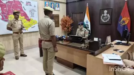 हरदोई: पुलिस ऑफिस में एसपी ने पश्चिम जोन के थानों से 13 बीट आरक्षियों को बुलाकर उनके कार्य की समीक्षा की और दिए निर्देश