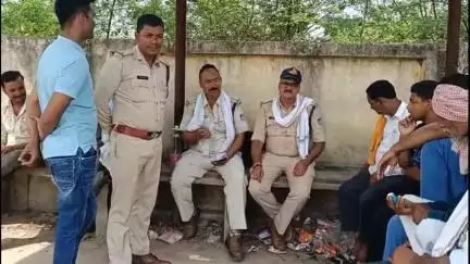 उचेहरा: खोह गांव में मिले शव का 2 डॉक्टरों की टीम ने किया परीक्षण, पुलिस जांच में जुटी