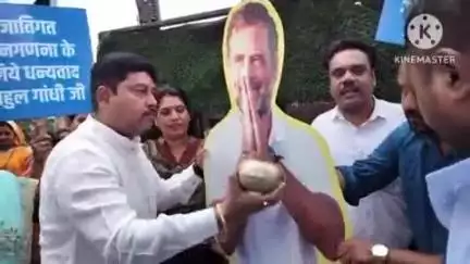 हुज़ूर: भोपाल में कांग्रेस कार्यकर्ताओं ने पूर्व राष्ट्रीय अध्यक्ष राहुल गांधी का जन्मदिन धूमधाम से मनाया