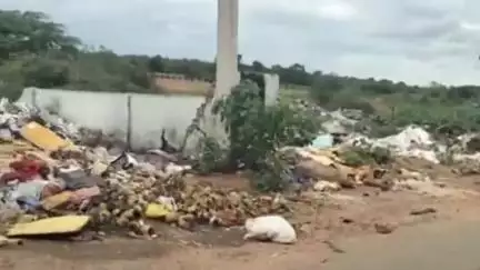 ఆందోల్: పోసానిపేటలో రోడ్డు పక్కన ఇరువైపులా వ్యర్ధాలు వేయడం ద్వారా దుర్వాసనతో అనారోగ్యం పాలవుతున్నామని గ్రామస్తుల ఆవేదన #localissue