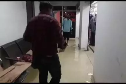 कांके: सिरमटोली फ्लाईओवर के नीचे भरा बारिश का पानी, कई दुकानों में घुसा पानी