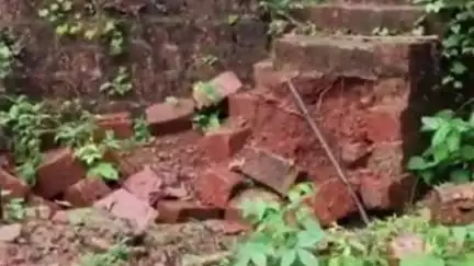 देवगड: महावितरणच्या निष्काळजीपणामुळे डोंगराचे पाणी शिरले वस्तीत, हिंदळे ग्रामस्थ आक्रमक #jansamasya