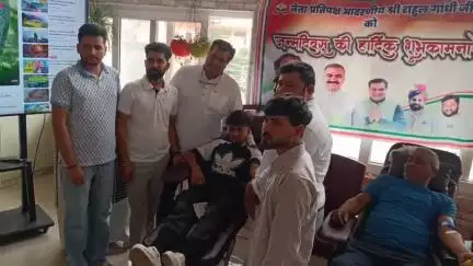 हमीरपुर: नेता प्रतिपक्ष राहुल गांधी के जन्मदिवस पर उपायुक्त कार्यालय परिसर में युवा कांग्रेस ने रक्तदान शिविर किया आयोजित