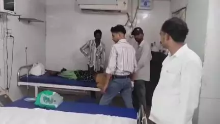 महोबा: पनारा गांव में विवाहिता ने खाया जहरीला पदार्थ, जिला अस्पताल में भर्ती