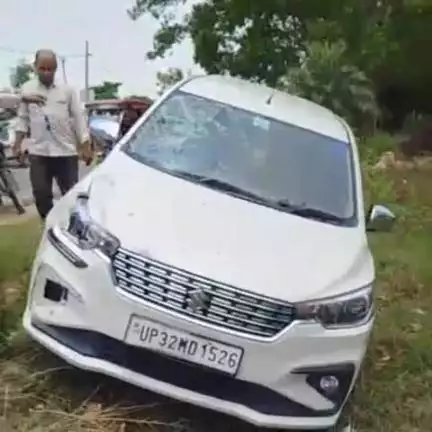 बांसी: पचपेड़वा चौराहे पर साइकिल सवार युवती अर्टिगा कार की टक्कर से हुई गंभीर रूप से घायल, अस्पताल में भर्ती