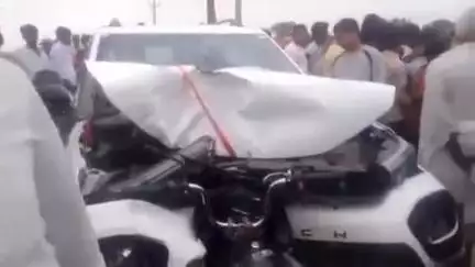 डुमरियागंज: डुमरियागंज थाना क्षेत्र के अजगरा भट्ठे के पास बाइक और कार में हुई टक्कर, एक व्यक्ति की हुई मौत व दो लोग हुए घायल