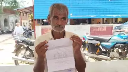 कौंच: नदीगांव के ग्रामीण ने 6 लोगों पर सरकारी चकरोड पर कब्जा करने और चकरोड डालने में व्यवधान पैदा करने का लगाया आरोप