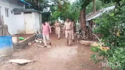 ఆత్మకూరు పట్టణం మరియు కరివేన గ్రామాల్లో అనుమానితులు రౌడీషీటర్లు ఇళ్లపై సోదాల నిర్వహించిన పోలీసులు