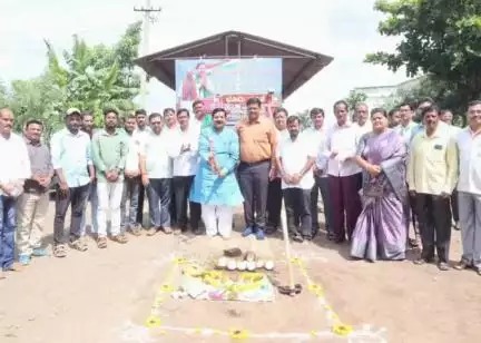 ರಾಯಬಾಗ: ಪಟ್ಟಣದಲ್ಲಿ ತಾಲೂಕು ಆಡಳಿತ ಕಚೇರಿಯ ಮೊದಲನೆ ಮಹಡಿ ನಿರ್ಮಾಣ ಕಾಮಗಾರಿಗೆ ಶಾಸಕ ದುರ್ಯೋಧನ ಐಹೊಳೆ ಚಾಲನೆ
