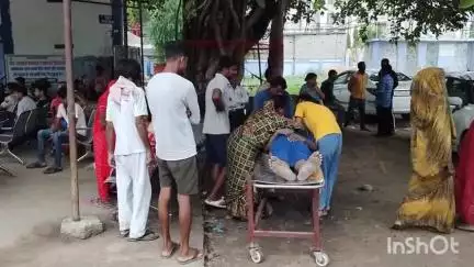 सासाराम: सासाराम के बेदा बनारसिया गांव में करंट लगने से एक व्यक्ति को ट्रामा सेंटर सासाराम में चिकित्सक ने मृत घोषित किया