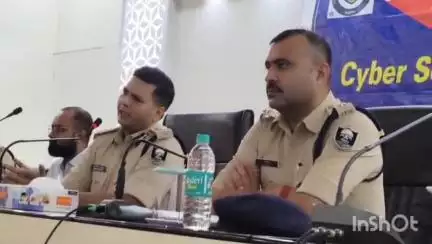 बेगूसराय: कारगिल भवन में साइबर अपराध से बचाव को लेकर पुलिस पदाधिकारी की कार्यशाला आयोजित, DIG हुए शामिल