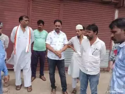 बेगमगंज: बेगमगंज नगर पालिका अध्यक्ष संदीप लोधी ने किया सड़क का निरीक्षण, ठेकेदार को दिए ज़रूरी निर्देश