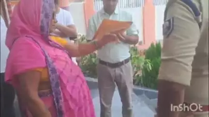 अरवल: ASP ने खजूरी पंचायत के मुखिया की वृद्ध मां के साथ मारपीट मामले में की जांच